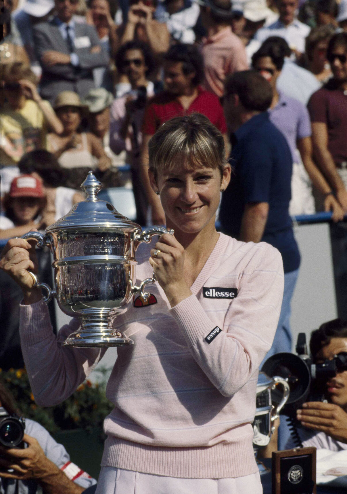 1982: Chris Evert wins her sixth U.S. Open singles title